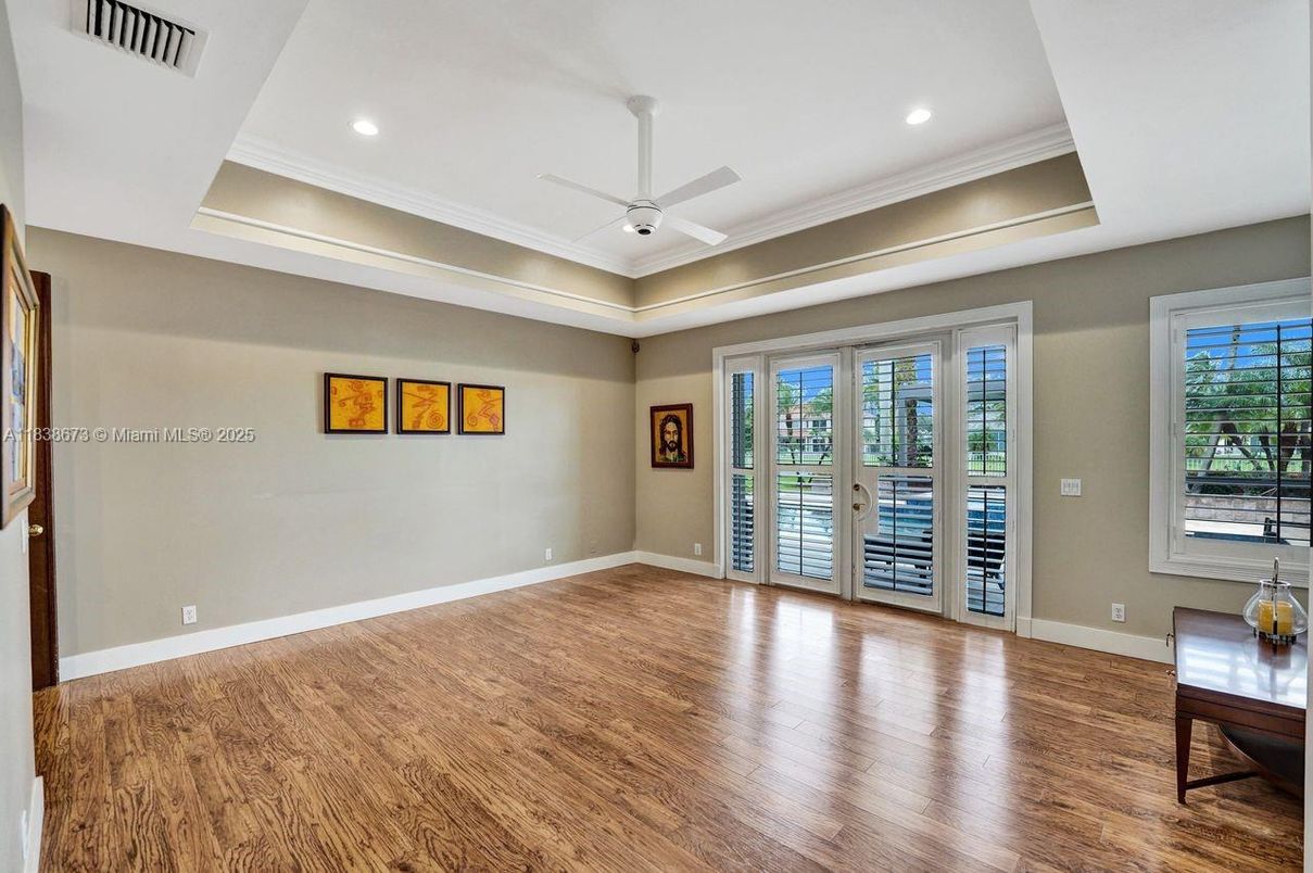 Empty room, Interior, Recessed Lighting, Wood Texture Flooring