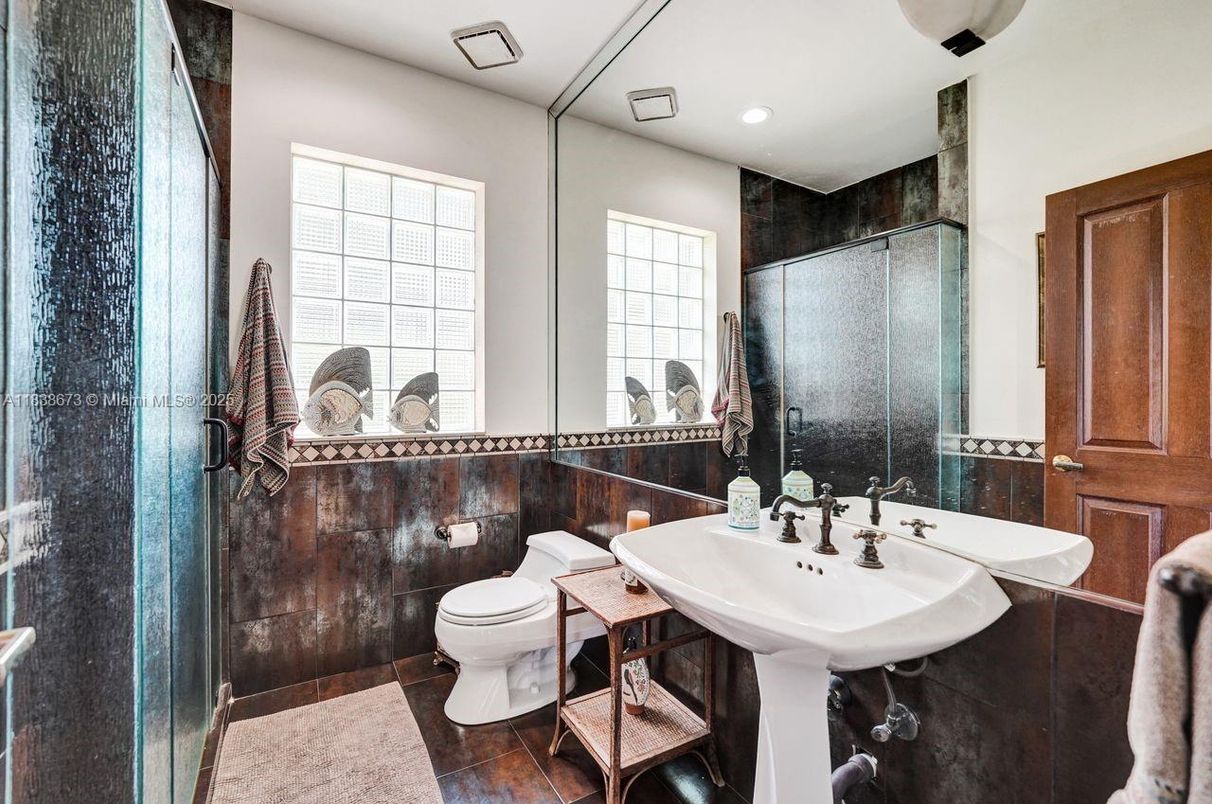 Bathroom, Interior, Recessed Lighting