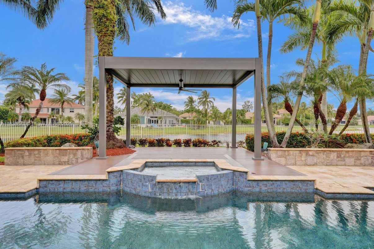 Exterior, Pool, Water