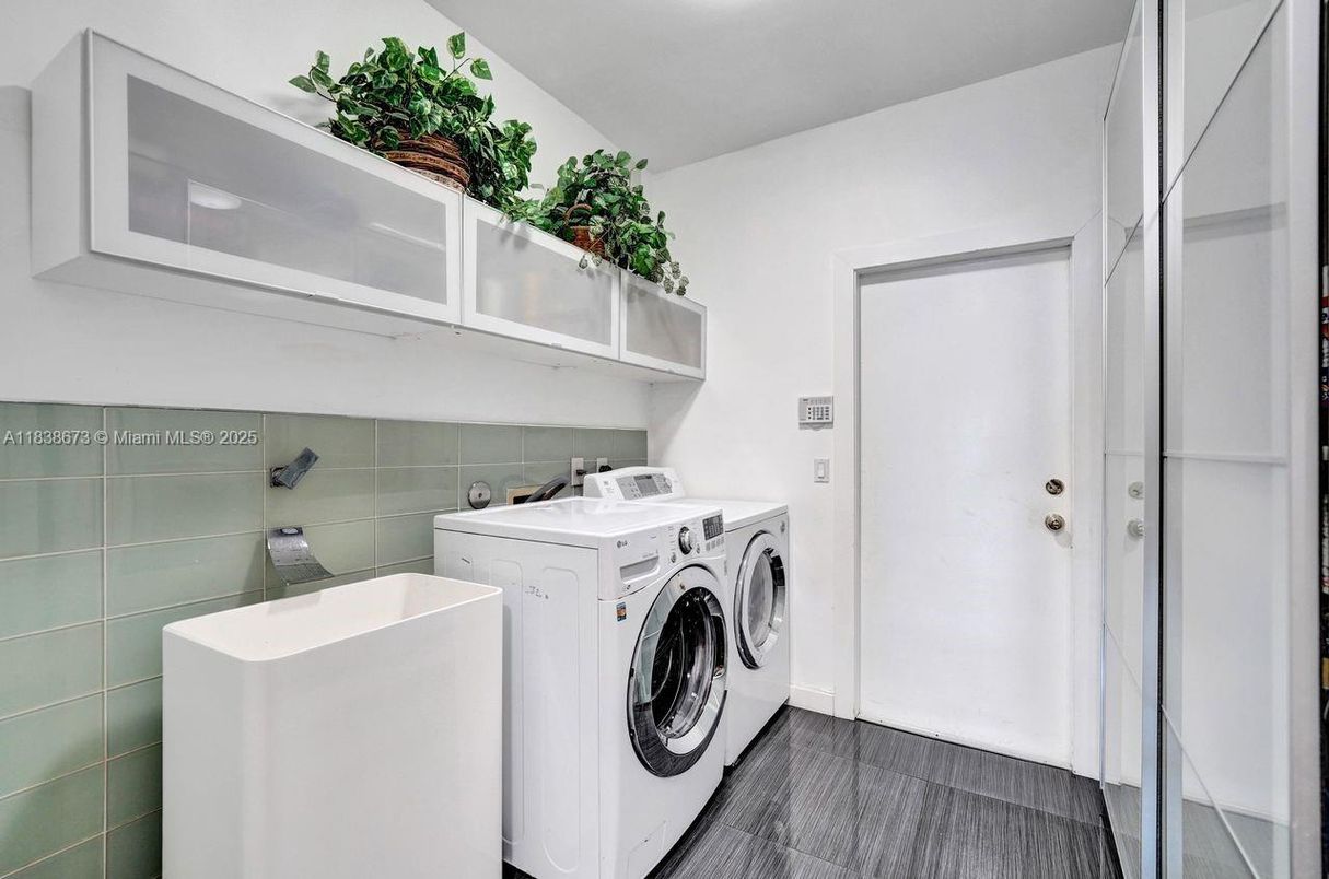 Interior, Washer