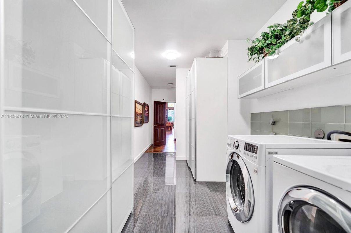 Interior, Washer