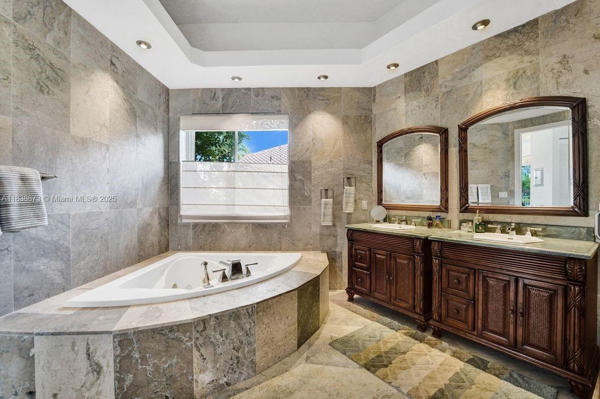 Bathroom, Dual Sink Vanities, Interior, Recessed Lighting