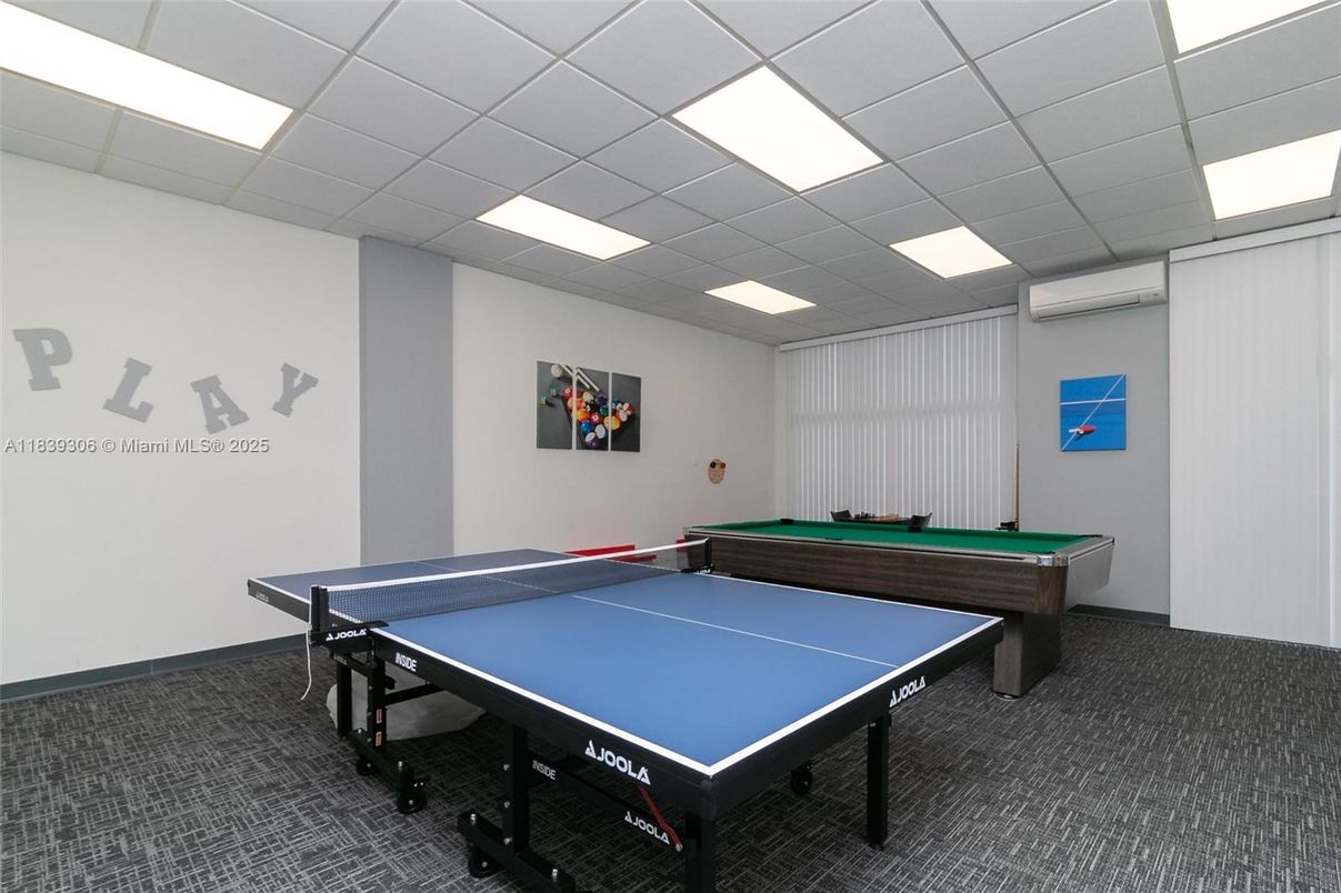 Billiard Table, Game Room, Interior, Recessed Lighting