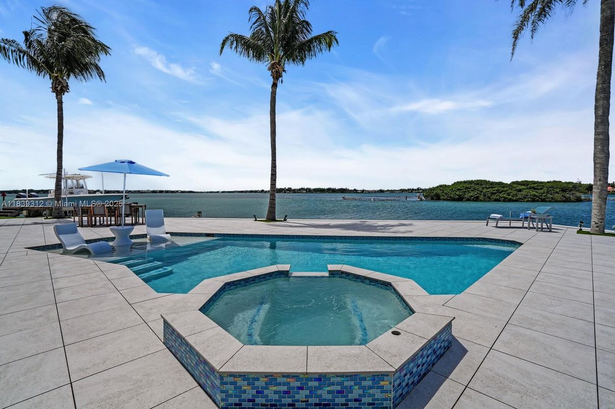 Exterior, Pool, Water