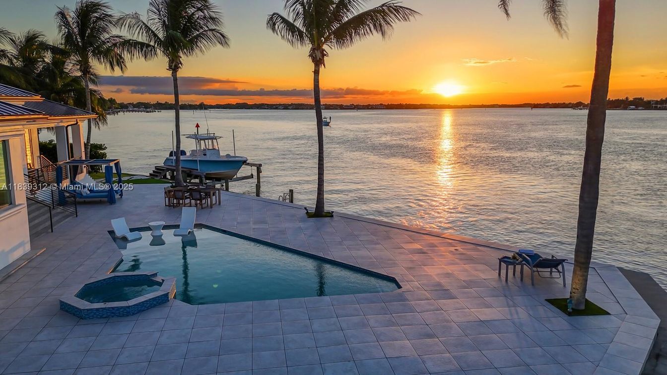 Exterior, Pool, Water