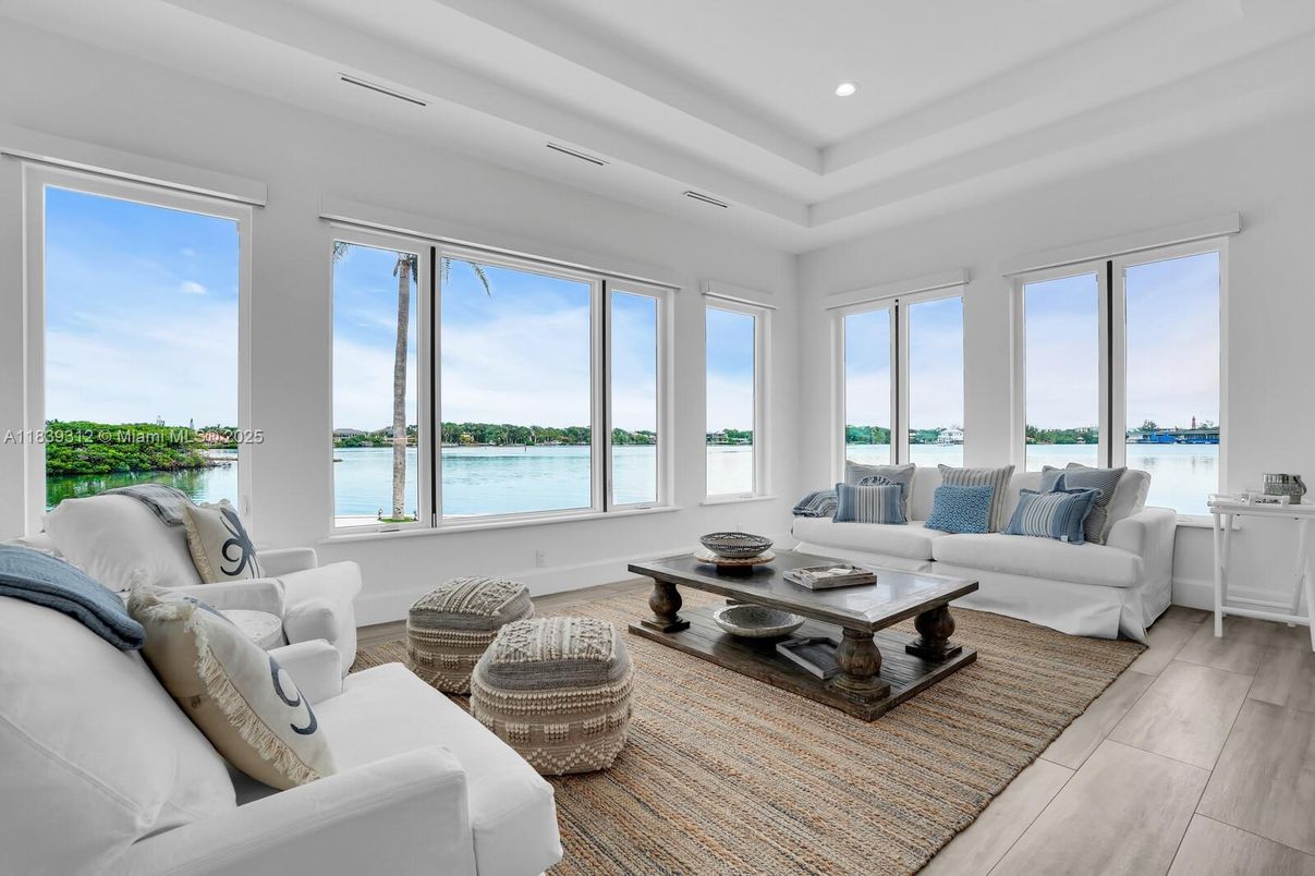 Interior, Living room, Recessed Lighting, Water, Wood Texture Flooring