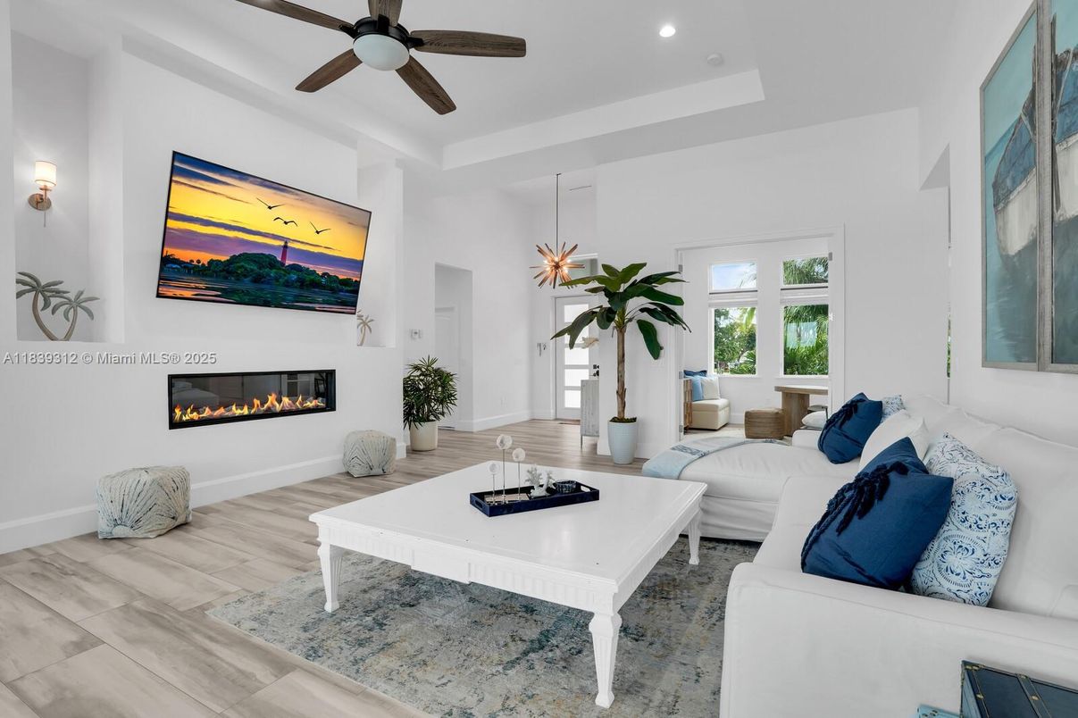 Fireplace, Interior, Living room, Pendant Lights, Recessed Lighting, Wood Texture Flooring