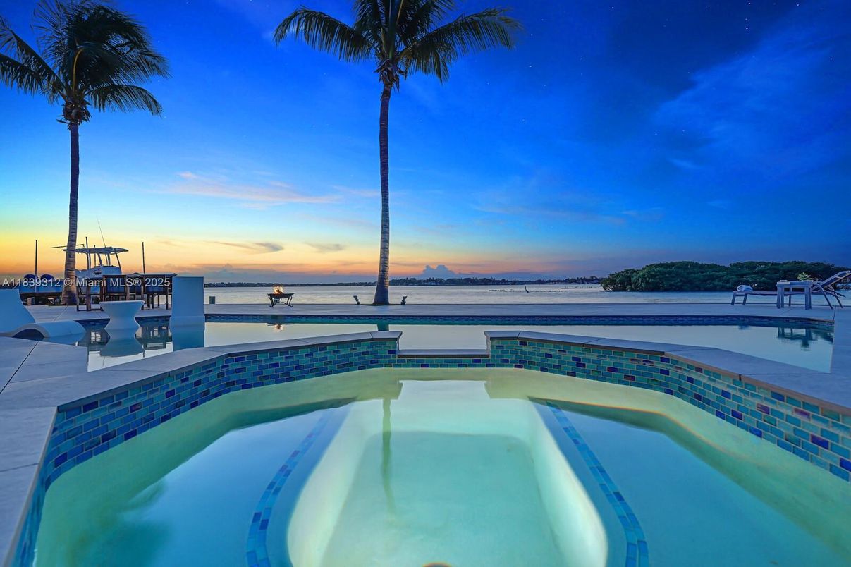 Exterior, Pool, Water