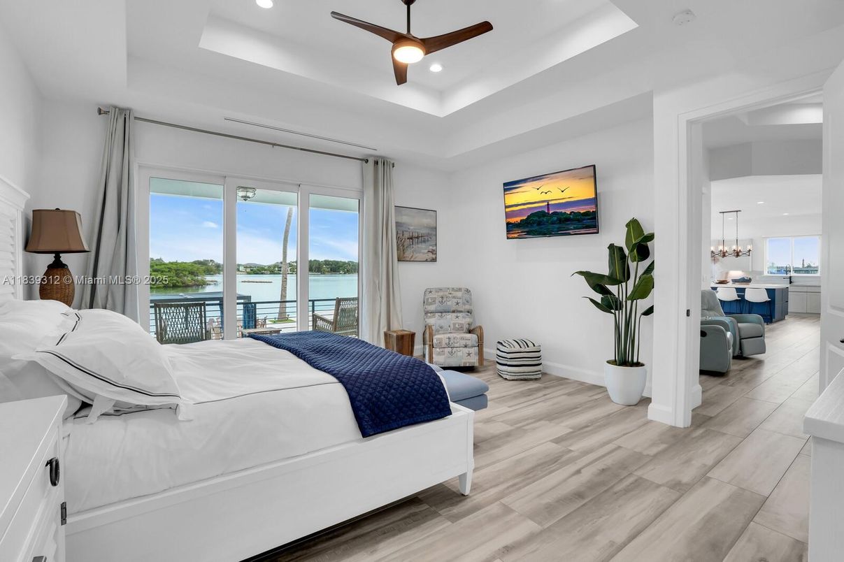 Bedroom, Interior, Pendant Lights, Recessed Lighting, Water, Wood Texture Flooring