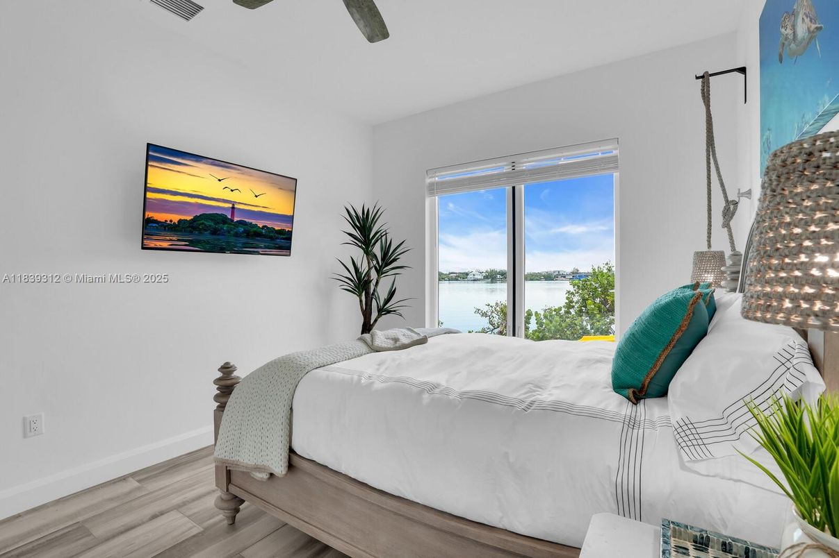 Bedroom, Interior, Water, Wood Texture Flooring