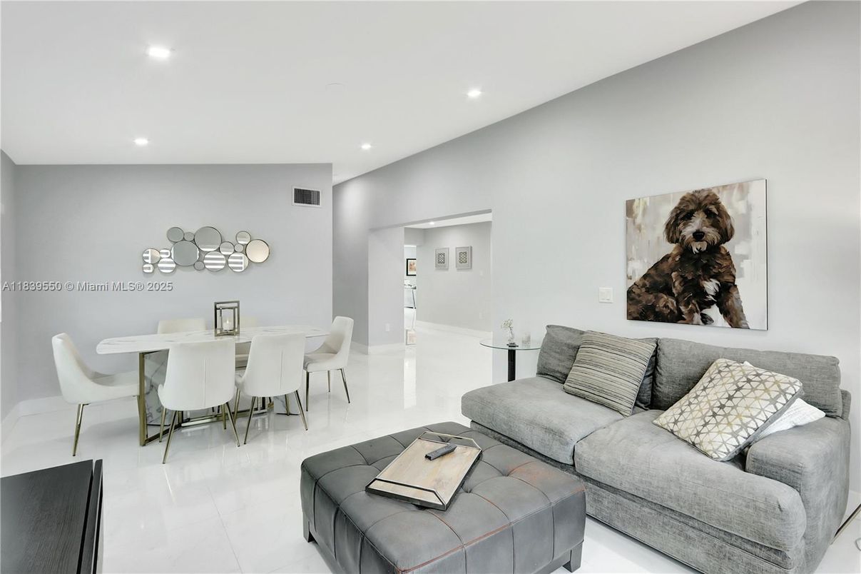 Dining room, Interior, Living room, Recessed Lighting