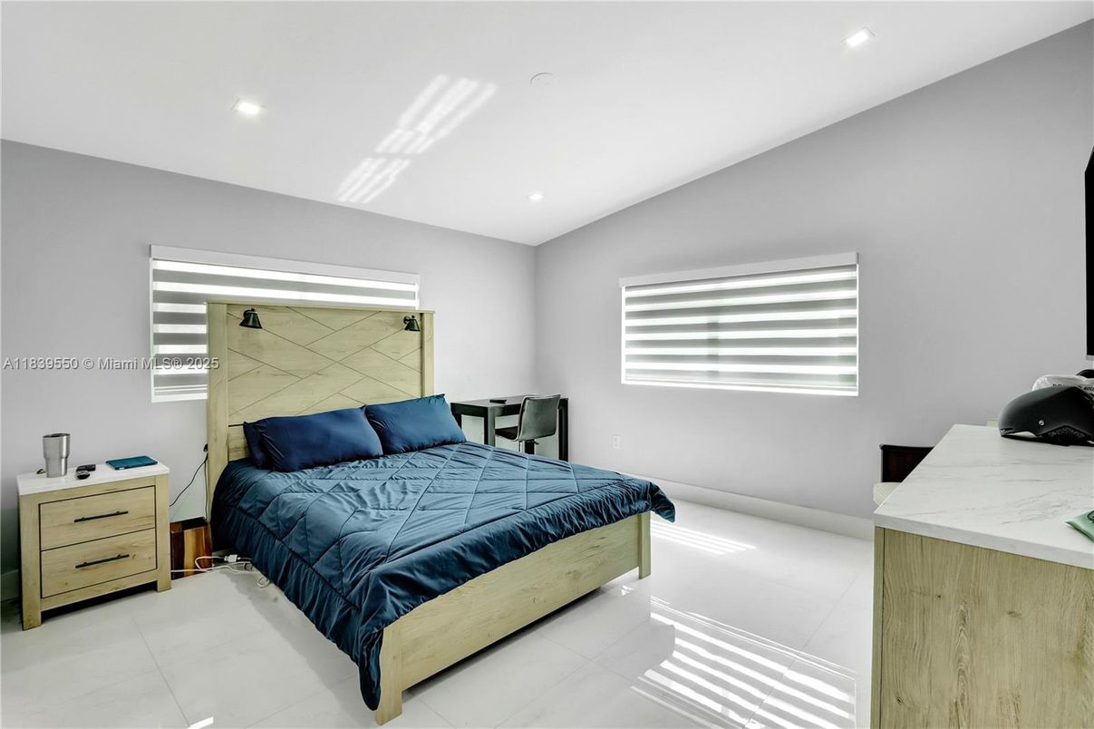 Bedroom, Interior, Recessed Lighting