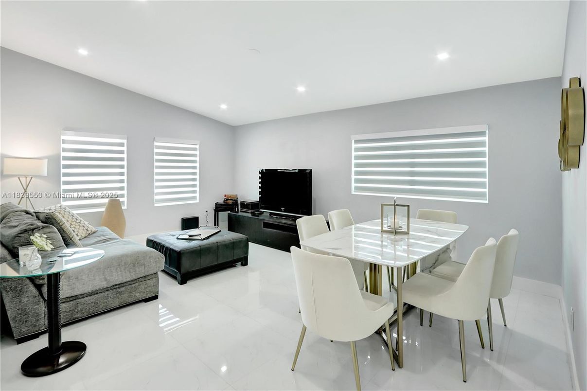Dining room, Interior, Living room, Recessed Lighting