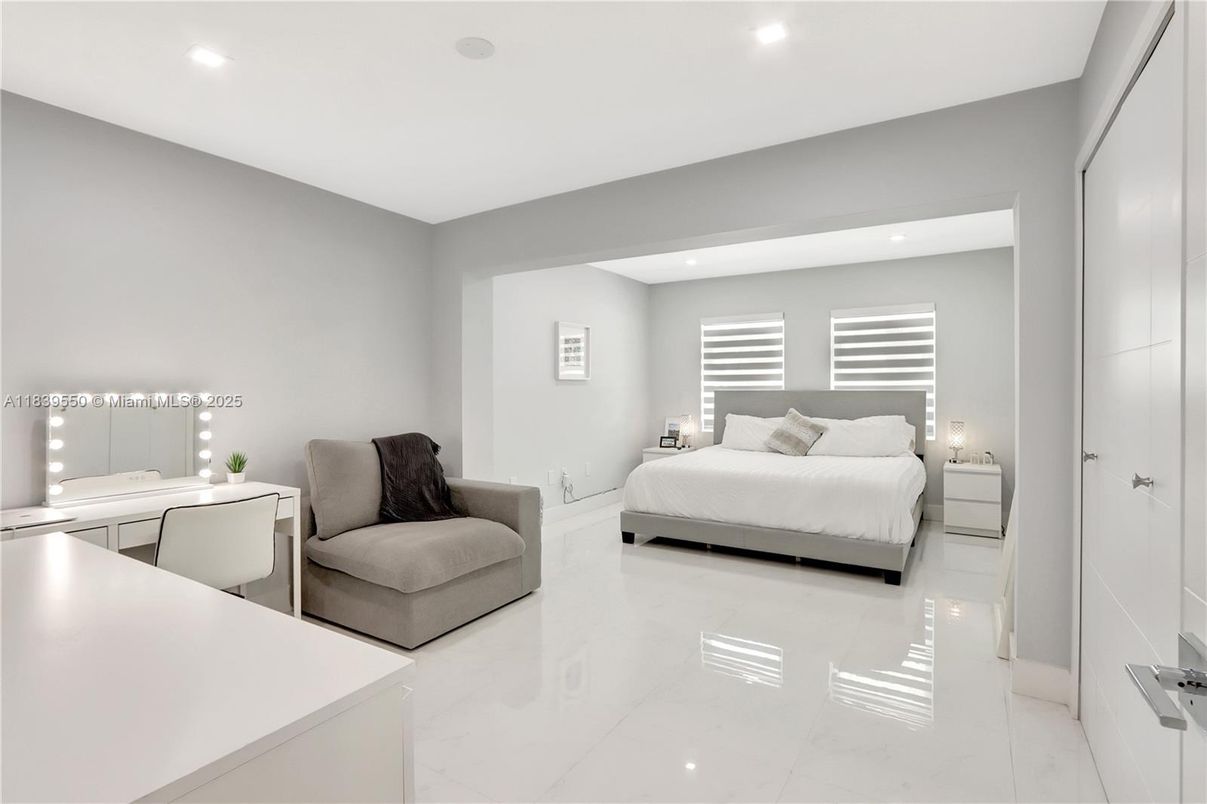 Bedroom, Interior, Recessed Lighting