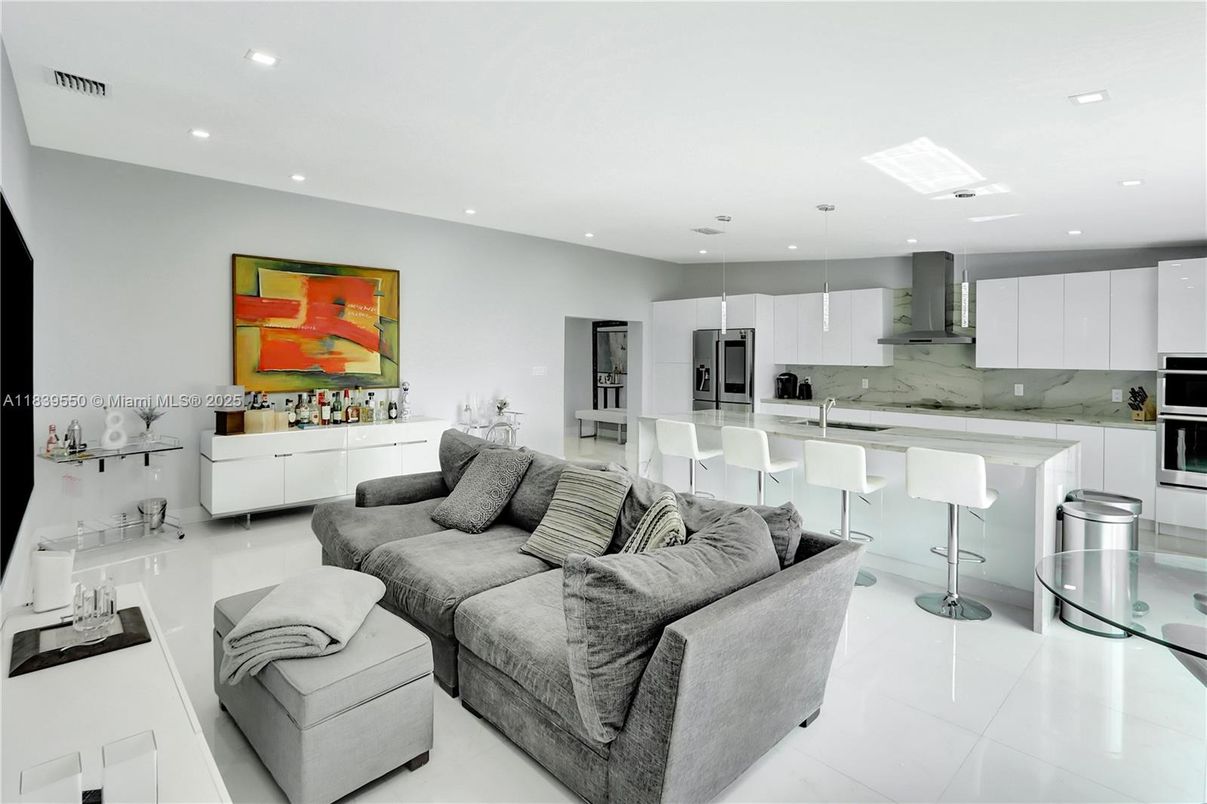 Interior, Kitchen, Living room, Pendant Lights, Recessed Lighting, Stainless Steel Appliances