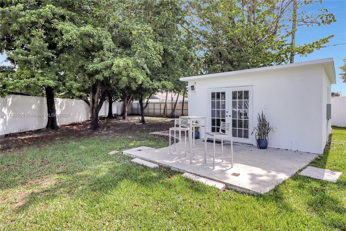 Backyard, Exterior