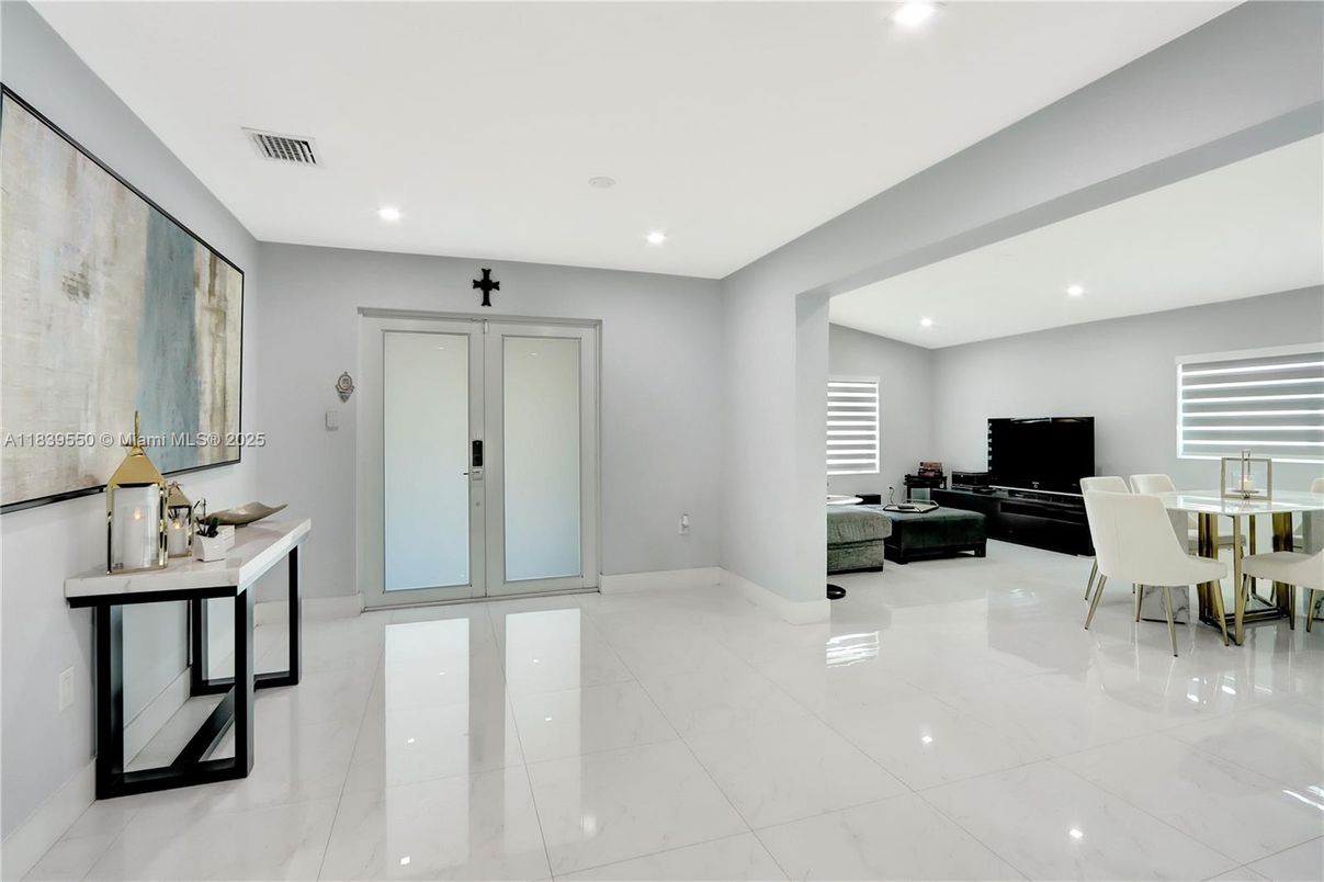Dining room, Interior, Recessed Lighting