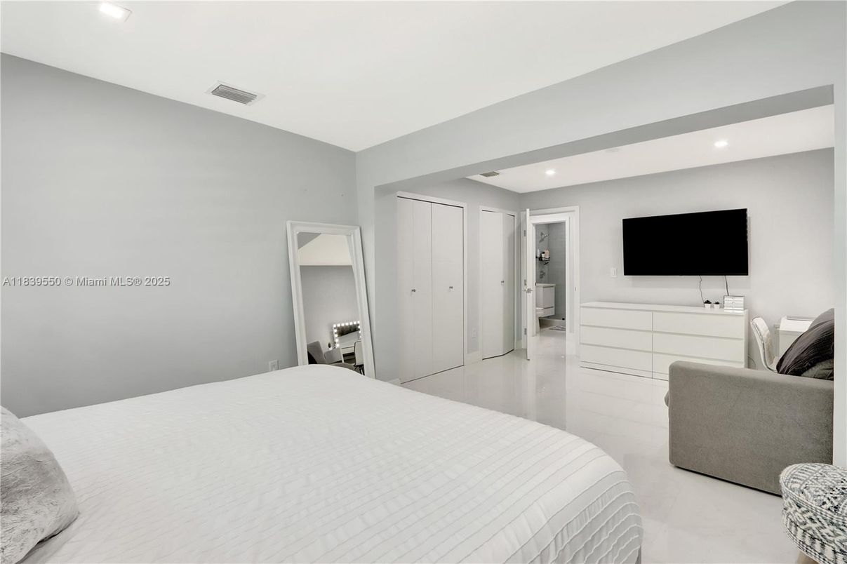 Bedroom, Interior, Recessed Lighting