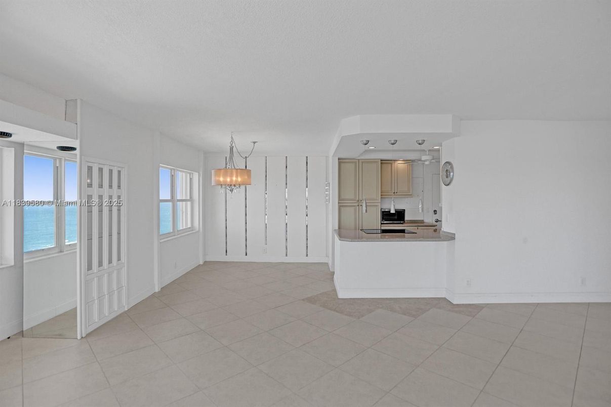 Empty room, Interior, Pendant Lights, Water