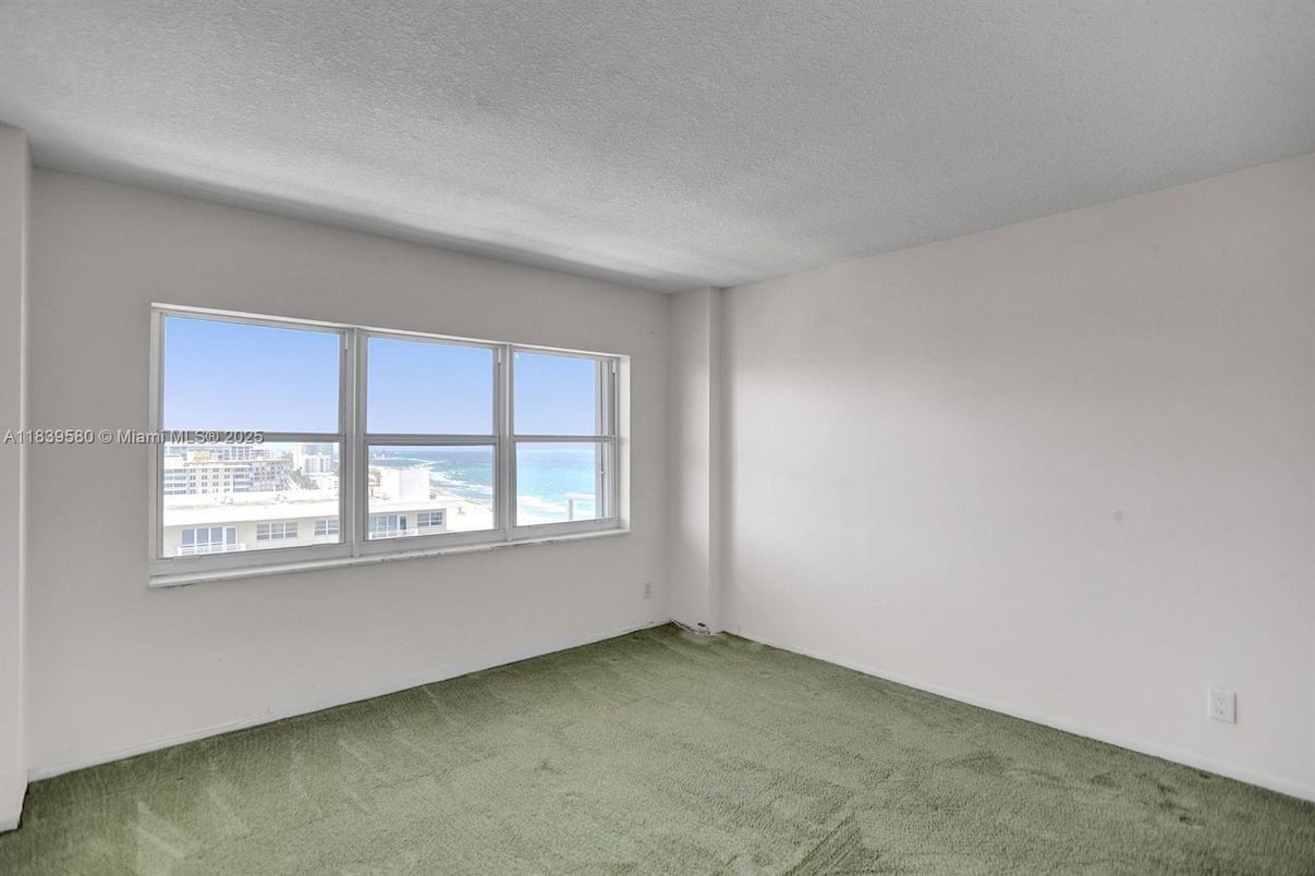 Empty room, Interior, Water