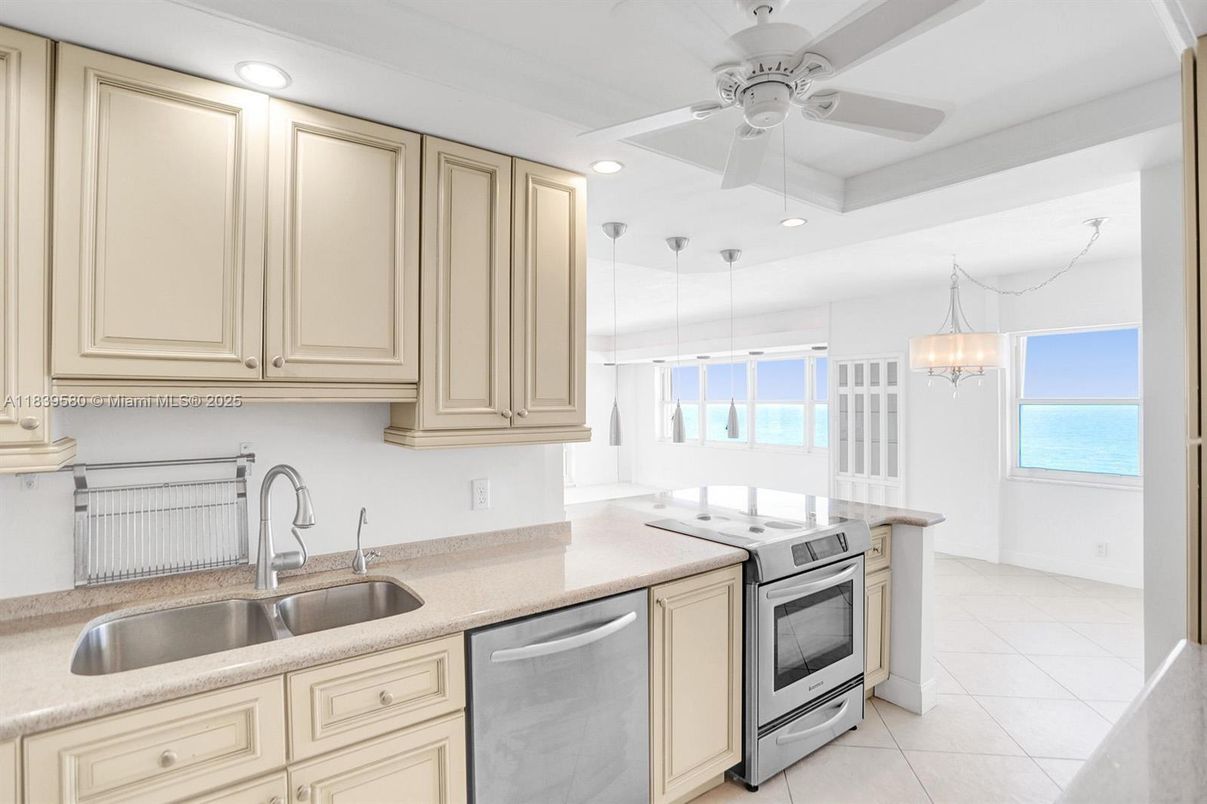 Interior, Kitchen, Pendant Lights, Recessed Lighting, Water
