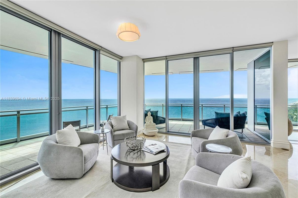 Interior, Living room, Sun Room, Water