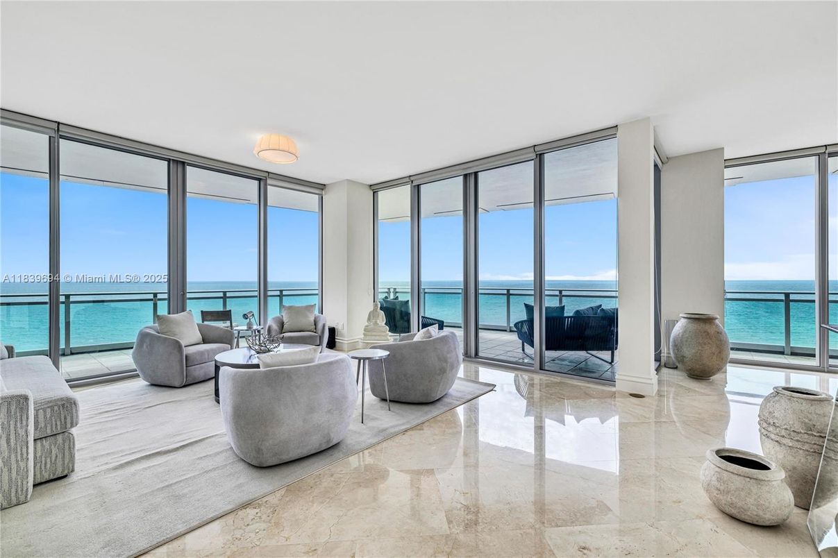Interior, Living room, Sun Room, Water