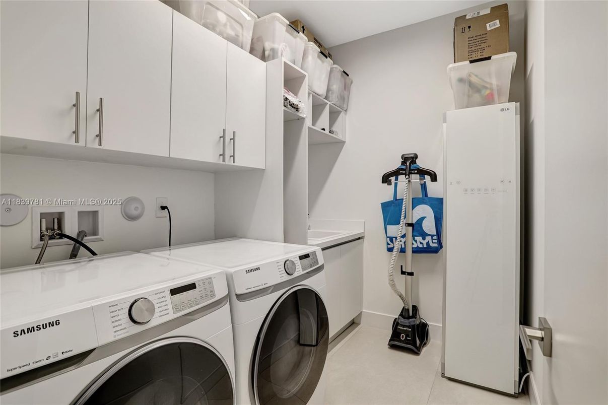 Interior, Washer