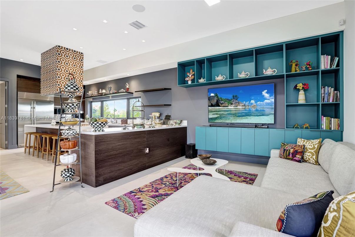 Interior, Kitchen, Living room, Recessed Lighting, Stainless Steel Appliances