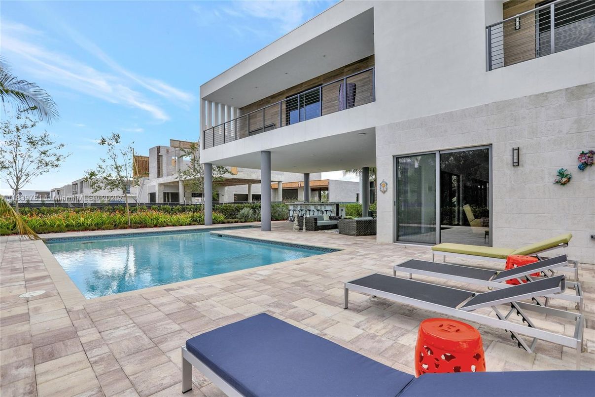Exterior, Pool