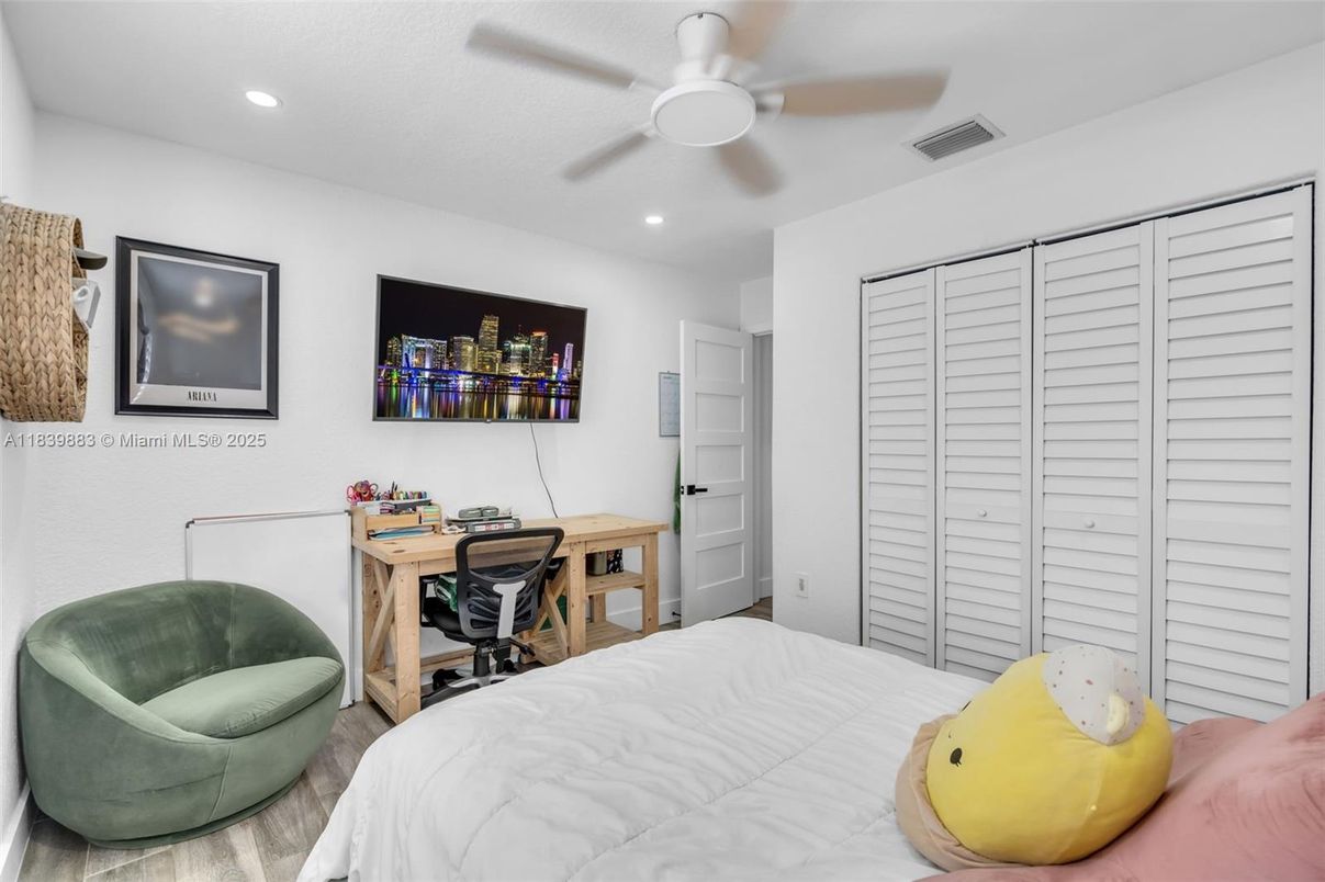 Bedroom, Home Office, Interior, Recessed Lighting, Wood Texture Flooring