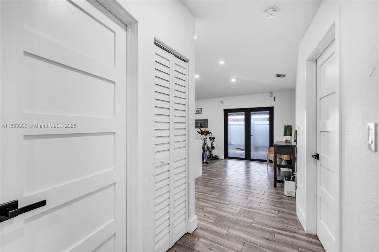 Interior, Recessed Lighting, Wood Texture Flooring