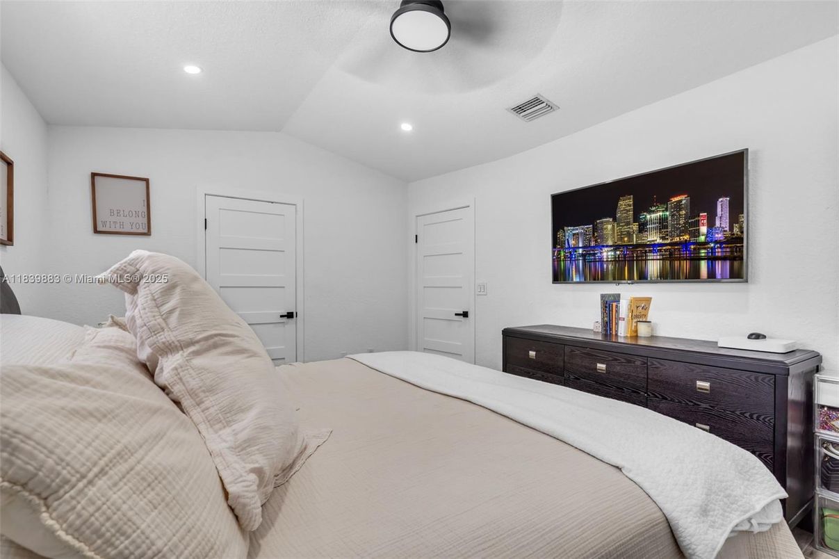 Bedroom, Interior, Recessed Lighting