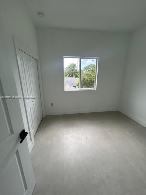 Empty room, Interior