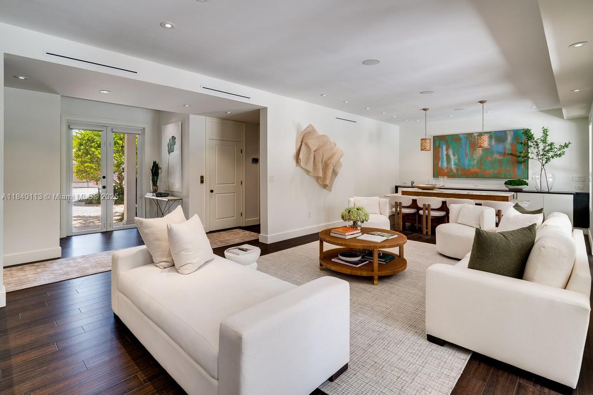Dining room, Interior, Living room, Pendant Lights, Recessed Lighting, Wood Texture Flooring