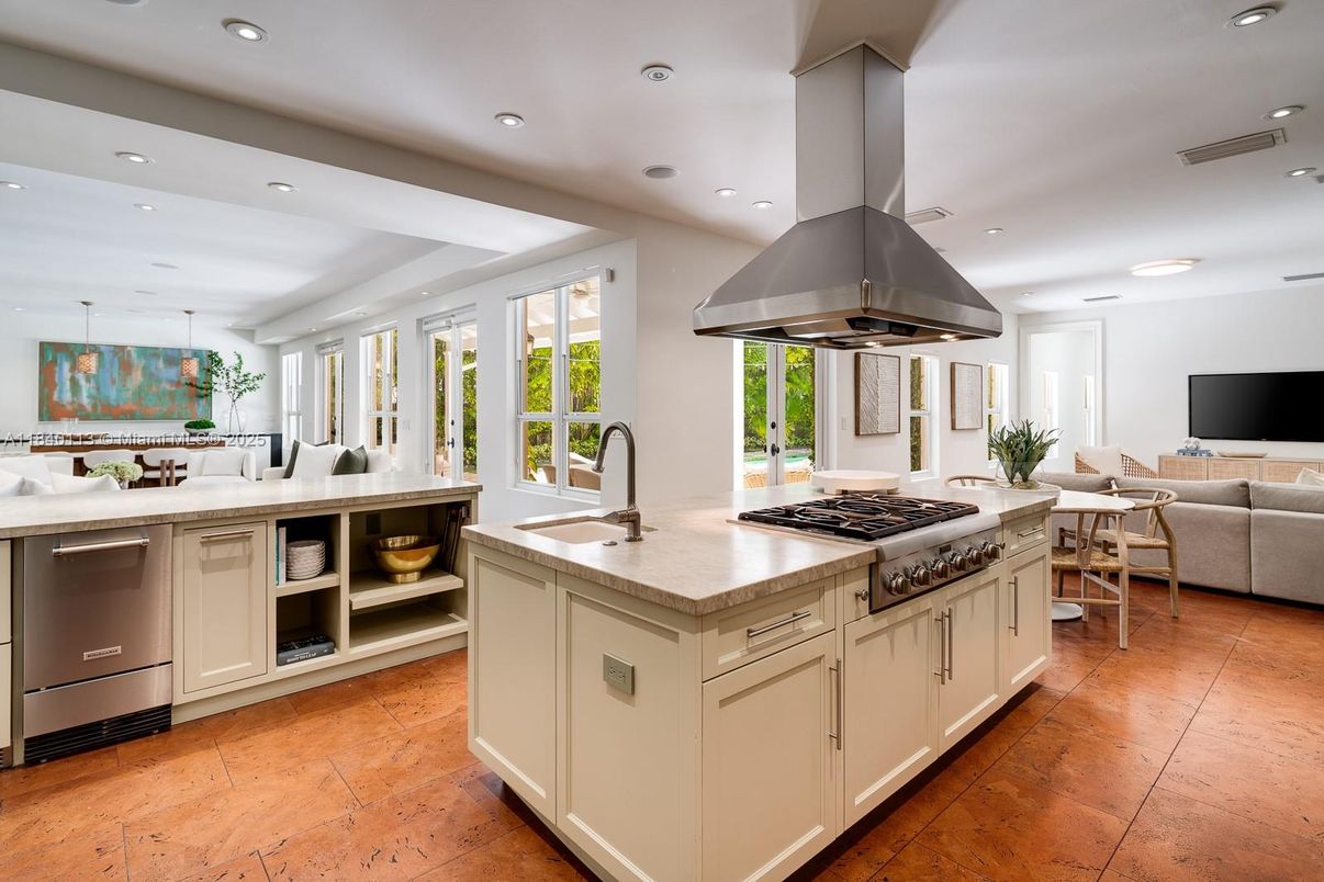 Dining room, Interior, Kitchen, Living room, Pendant Lights, Recessed Lighting, Stainless Steel Appliances