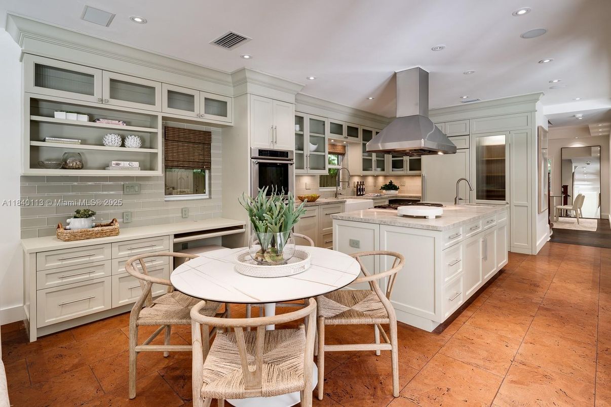 Dining room, Interior, Kitchen, Recessed Lighting, Stainless Steel Appliances