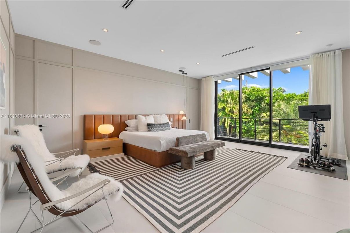 Bedroom, Fitness Equipment, Interior, Recessed Lighting