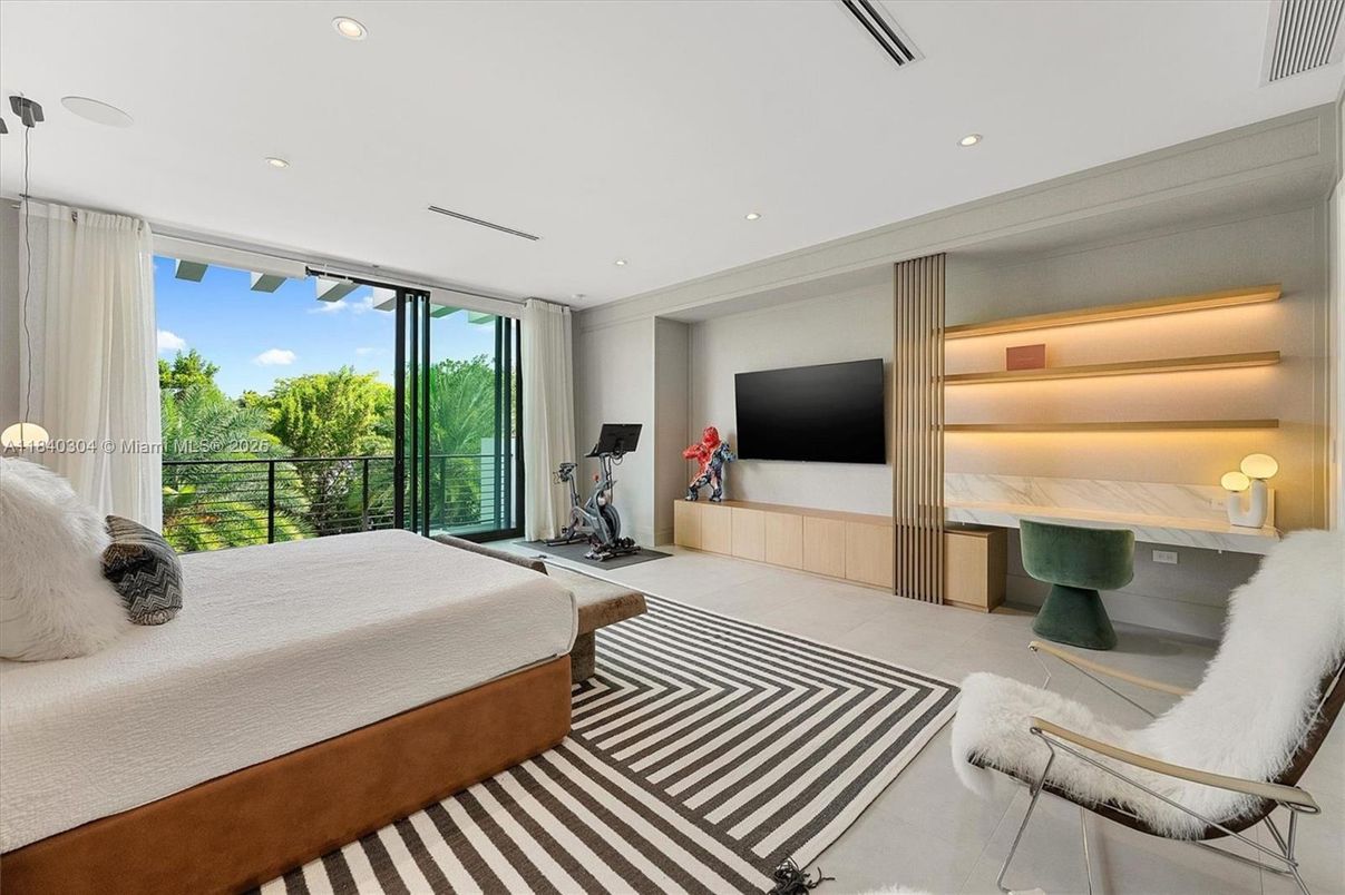 Bedroom, Fitness Equipment, Interior, Recessed Lighting