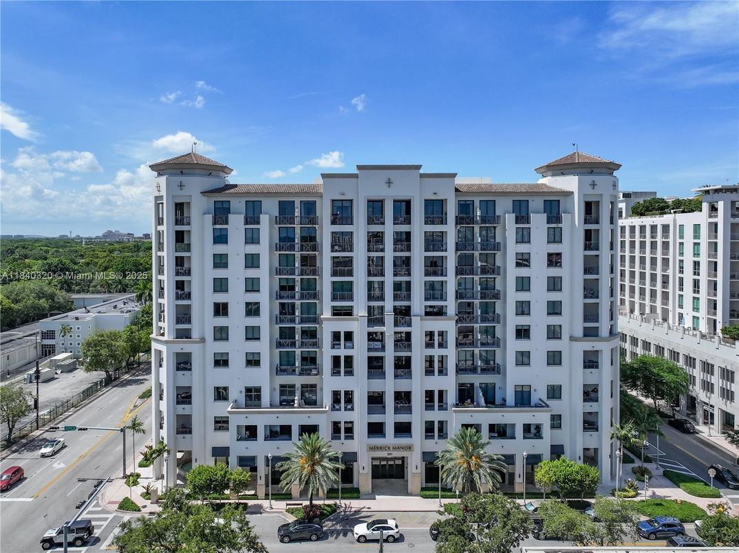 Exterior, Facade, Condo Building