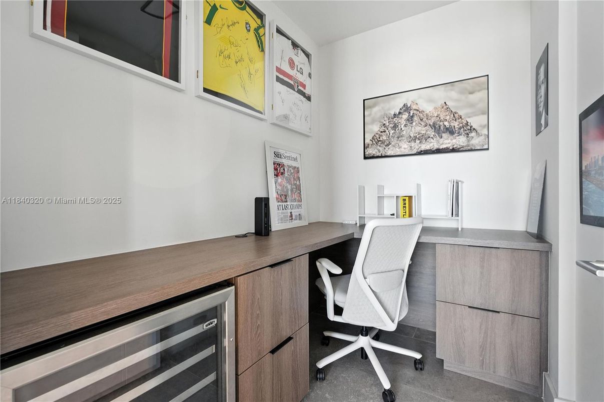 Home Office, Interior