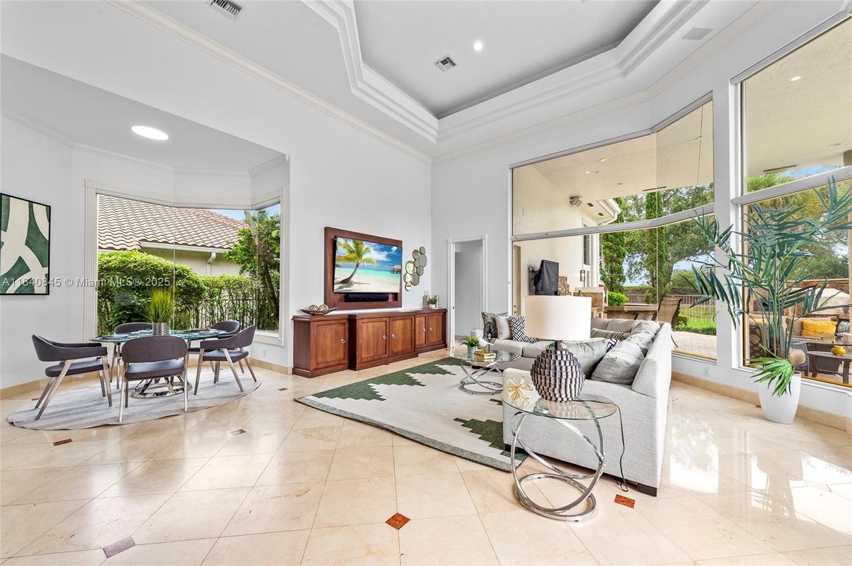 Dining room, Interior, Living room, Recessed Lighting