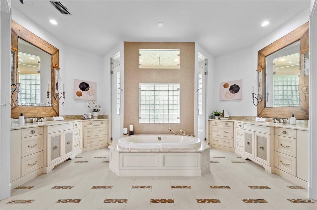 Bathroom, Dual Sink Vanities, Interior, Recessed Lighting