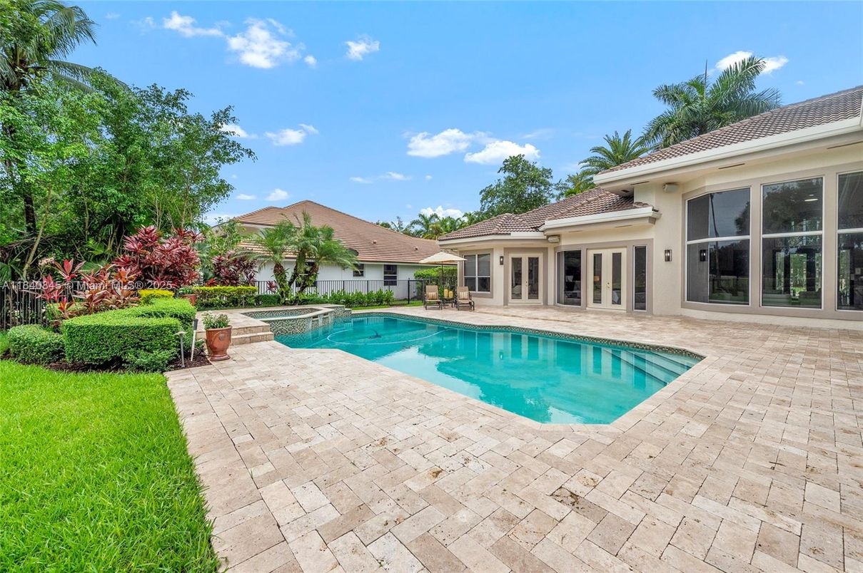 Exterior, Pool