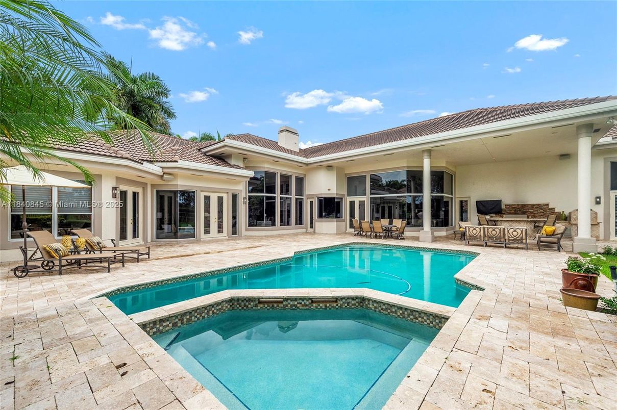 Exterior, Pool