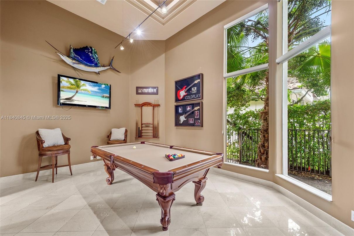 Billiard Table, Game Room, Interior