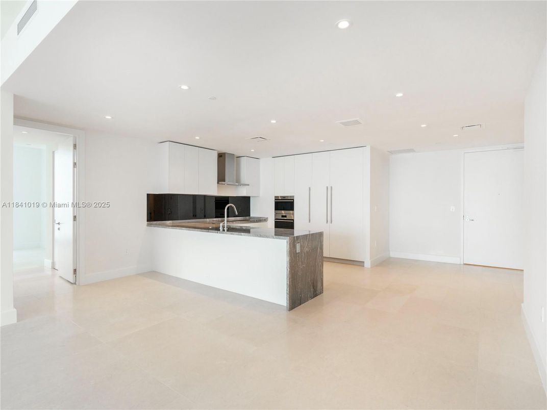 Empty room, Interior, Kitchen, Recessed Lighting