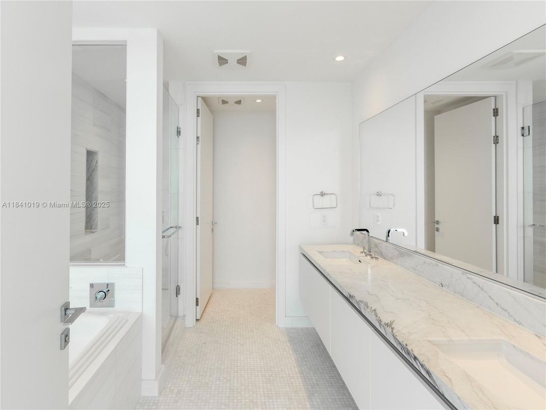 Bathroom, Dual Sink Vanities, Interior, Recessed Lighting