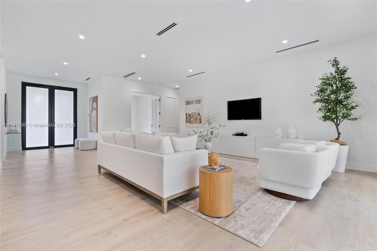 Interior, Living room, Recessed Lighting, Wood Texture Flooring