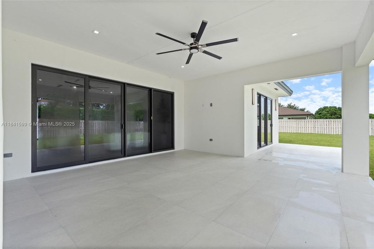Empty room, Exterior, Recessed Lighting
